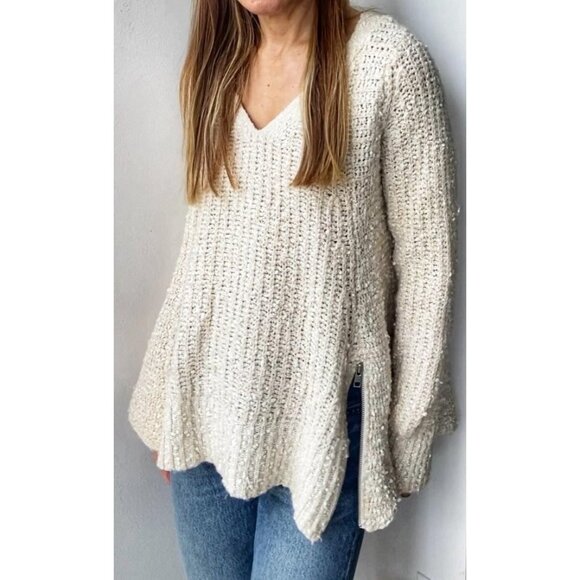 Moth Anthropologie Cream Loose Knit V-Neck Sweater, Size Medium - Picture 1 of 6